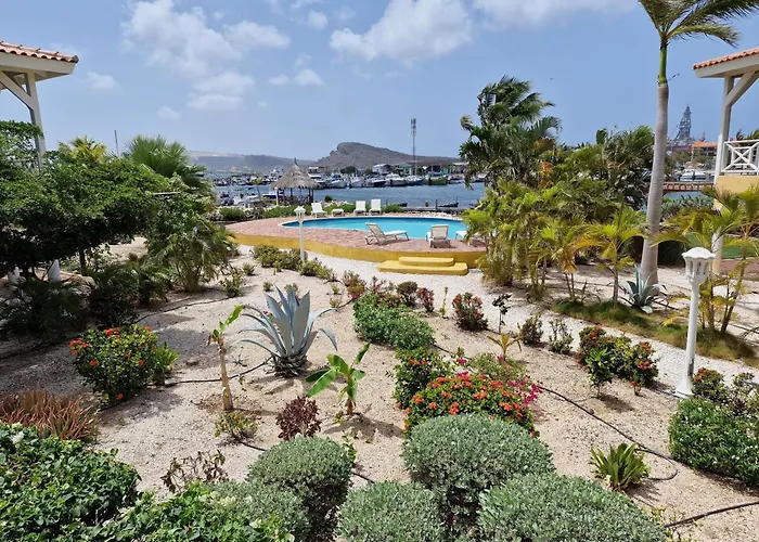 Luxury Appt For 6: Mesmerizing Spanish Water View
